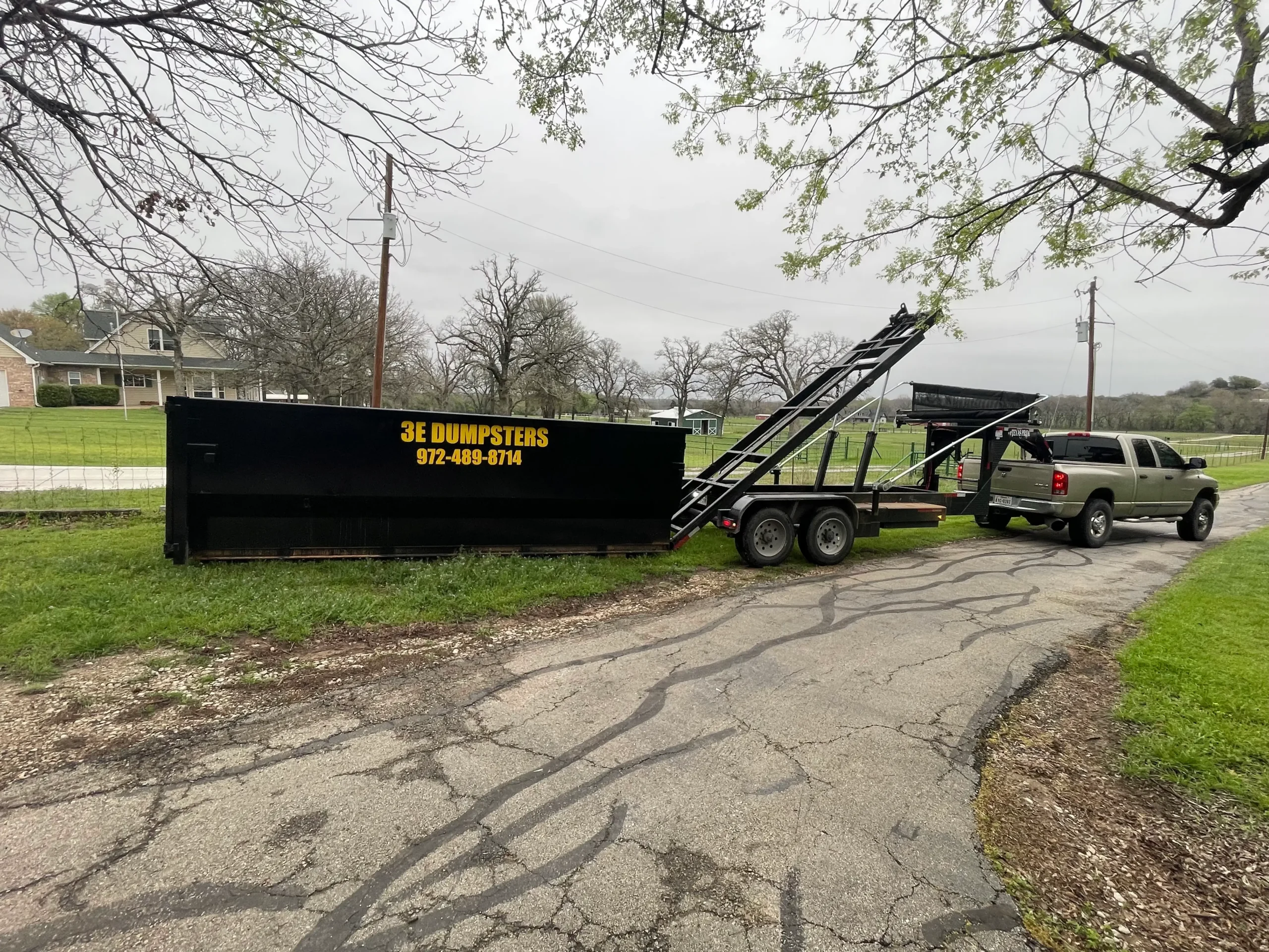 3E Dumpsters 20 yard dumpster being delivered in Tarrant County TX